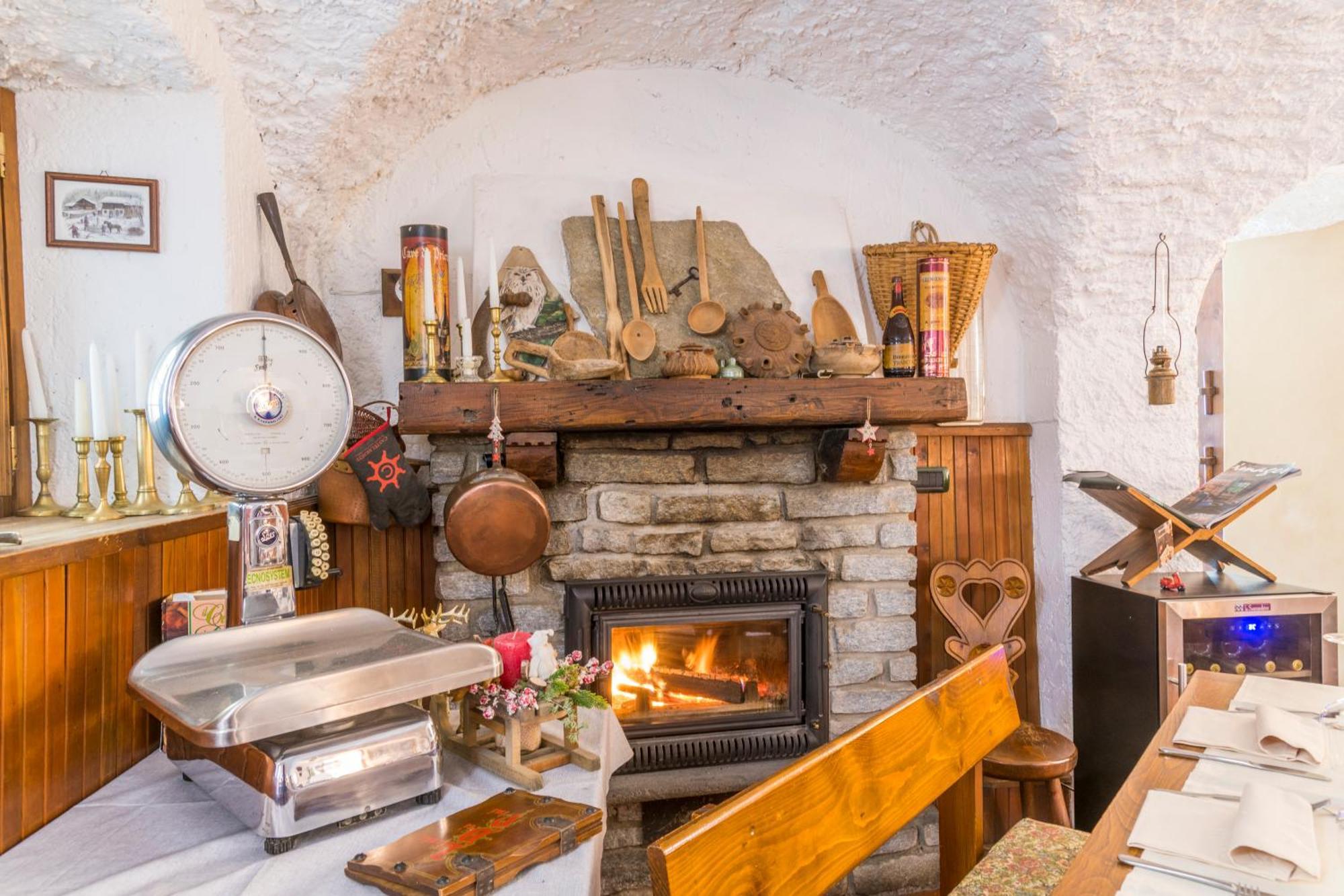 La Placette - Albergo Diffuso E Trattoria Usseaux Εξωτερικό φωτογραφία